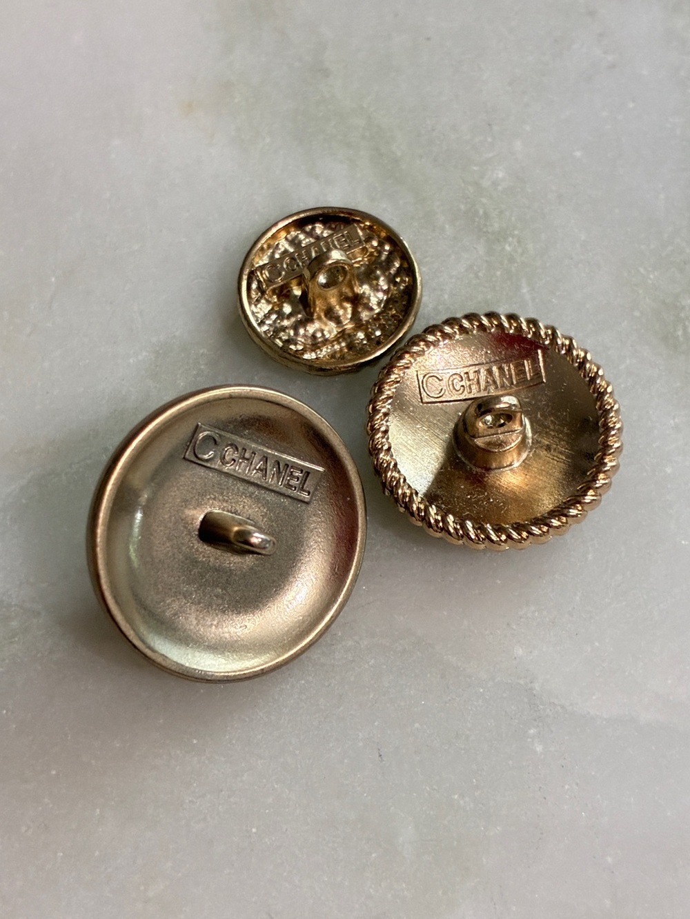3 Chanel Buttons Metal - Picture 3 of 7